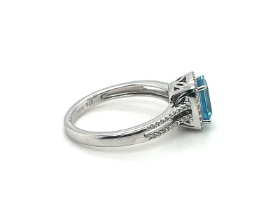 1.00ct Topaz & 0.20ct Diamond Halo Ring - 9ct White Gold 3.3g