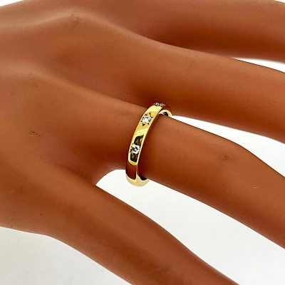 0.05ct Diamond & 18ct Gold 3mm Wedding Band 3.7g