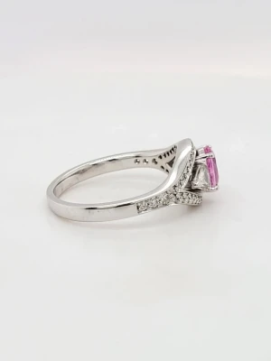 1.00ct Pink Sapphire & 0.65ct Diamond/Platinum Ring 7.1g